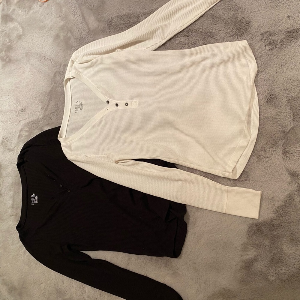 Black and white waffle long sleeve shirts🧡